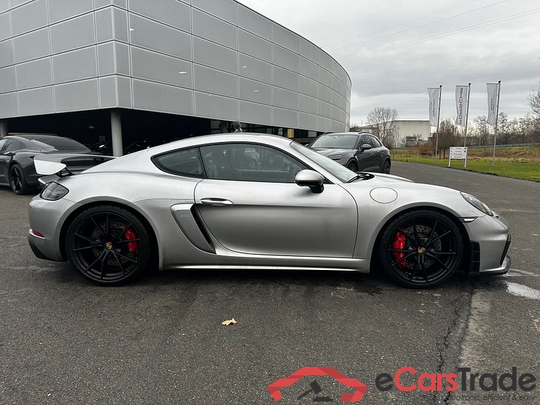 PORSCHE 718 Cayman GT4  #4