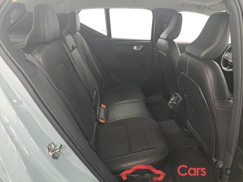 VOLVO XC40 2.0 D3 Momentum (EU6d-TEMP) Sensus Navigation Light & Cool #6