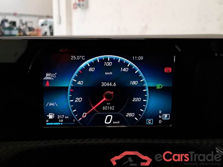 Mercedes 9 MERCEDES-BENZ CLASSE A / 2018 / 5P / BERLINA A 180 D AUTOMATIC BUSINESS #4