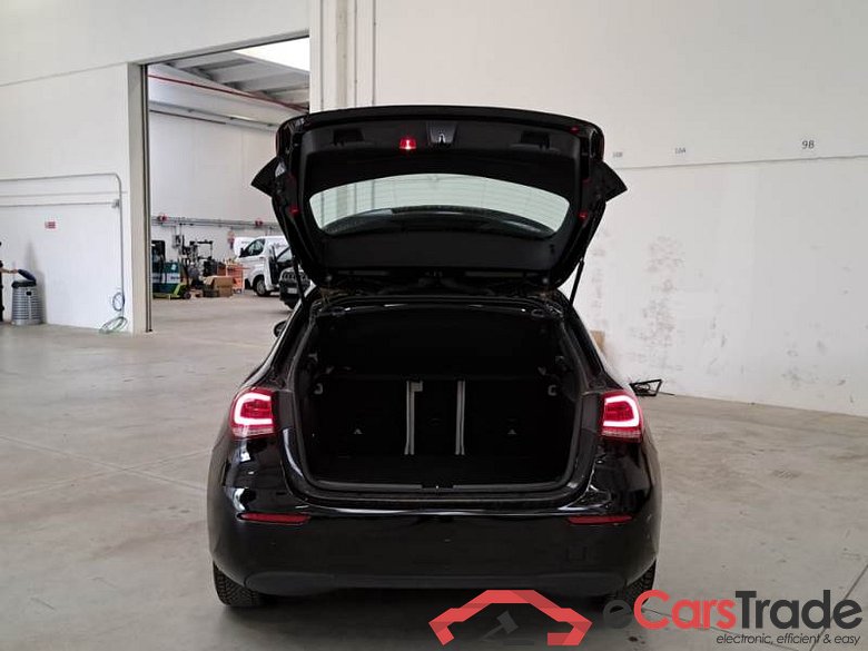 Mercedes 9 MERCEDES-BENZ CLASSE A / 2018 / 5P / BERLINA A 180 D AUTOMATIC BUSINESS #5