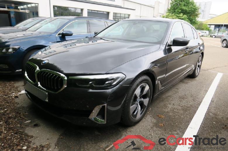 BMW 5-Serie ´16 Baureihe 5 Lim. 520 d xDrive Luxury Line 2.0 140KW E6d #1