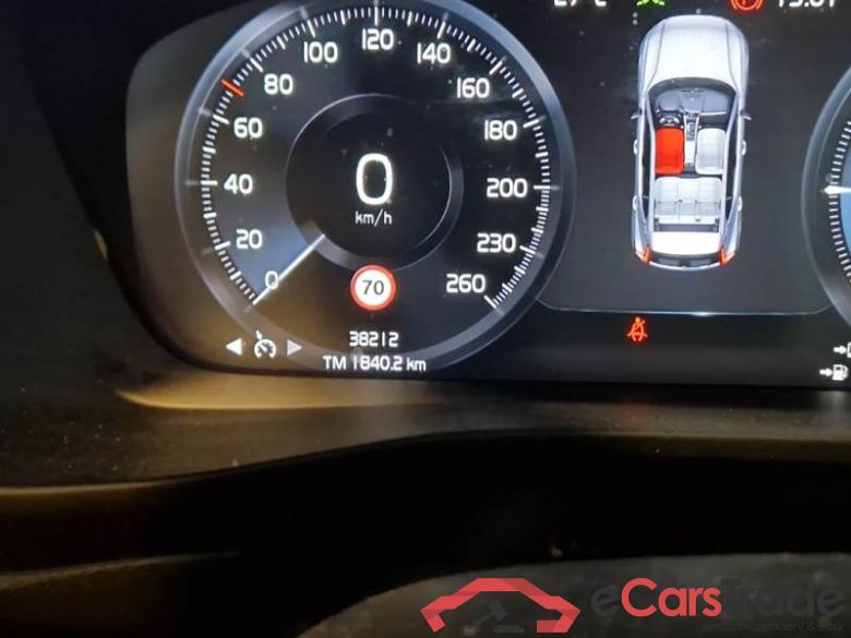 VOLVO XC40 / 2021 / 5P / SUV T4 RECHARGE PLUG-IN AUTO CORE #4