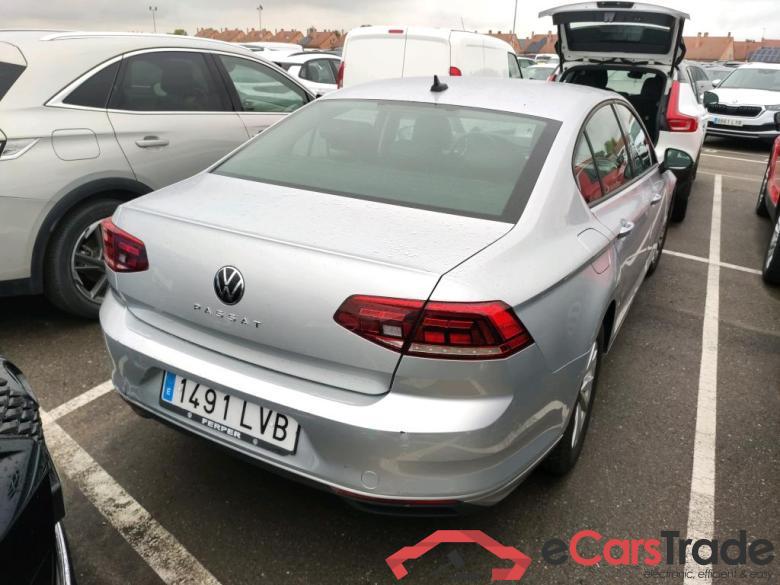 VOLKSWAGEN Passat / 2019 / 4P / sedán 2.0 TDI 110kW (150CV) #2
