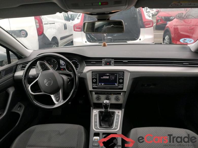 VOLKSWAGEN Passat / 2019 / 4P / sedán 2.0 TDI 110kW (150CV) #3