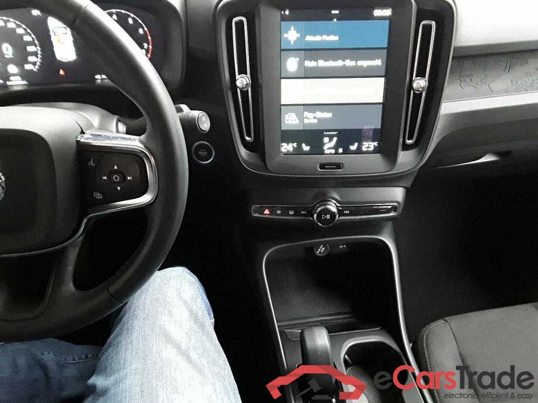 Volvo XC40 (2017->) DE - SUV5 T3 2WD EU6d, Momentum Core (EURO 6d), 2020 - 2022 #4