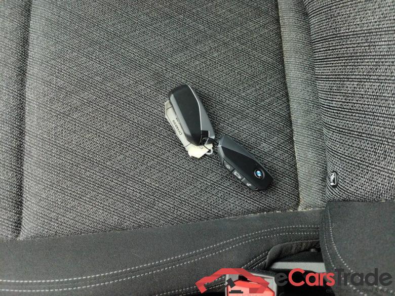 BMW iX1 66.5 kWh 272hp xDrive30 5d #4