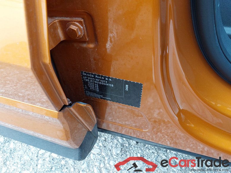 SKODA Karoq 1.5 TSI 110kW 150cv DSG Automático Sportline #5