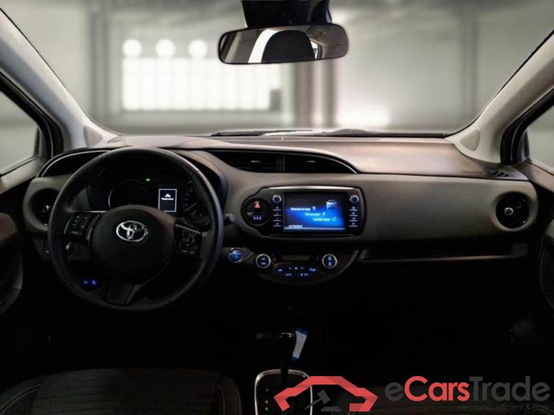TOYOTA YARIS / 2017 / 5P / BERLINA 1.5 HYBRID BUSINESS #3