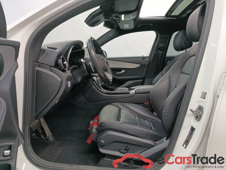 Mercedes-Benz GLC Coupé GLC 300 e 4MATIC 5d #3