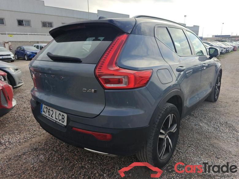 VOLVO XC40 / 2017 / 5P / todoterreno 2.0 D4 AWD R-Design Auto #2