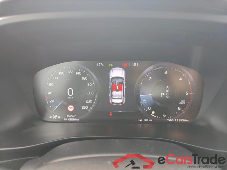 VOLVO XC40 / 2017 / 5P / todoterreno 2.0 D4 AWD R-Design Auto #4