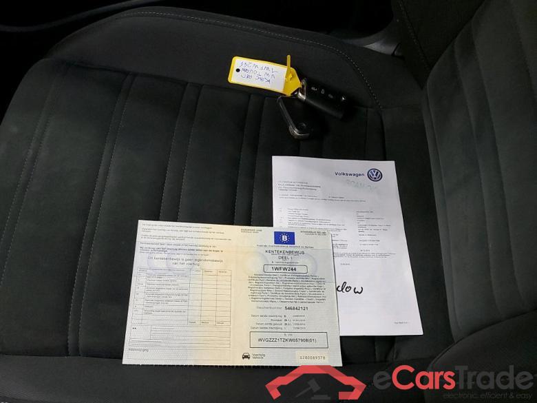 VOLKSWAGEN - VW  TOURAN TDi 115PK DSG Highline Pack Business & Two Individual Rear Seats & Winter Pack & Easy Open & App Connect & Heated Rear Seats Second Row & Power Foldable Trailer Hook #4