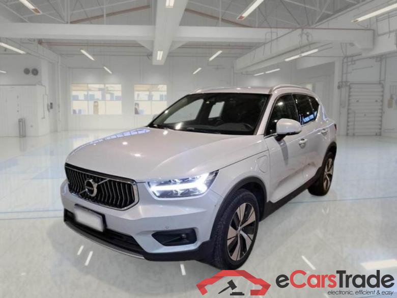 VOLVO XC40 / 2017 / 5P / SUV T4 PLUG-IN HYBRID AUTO RECH INSCRIP EXPR #1