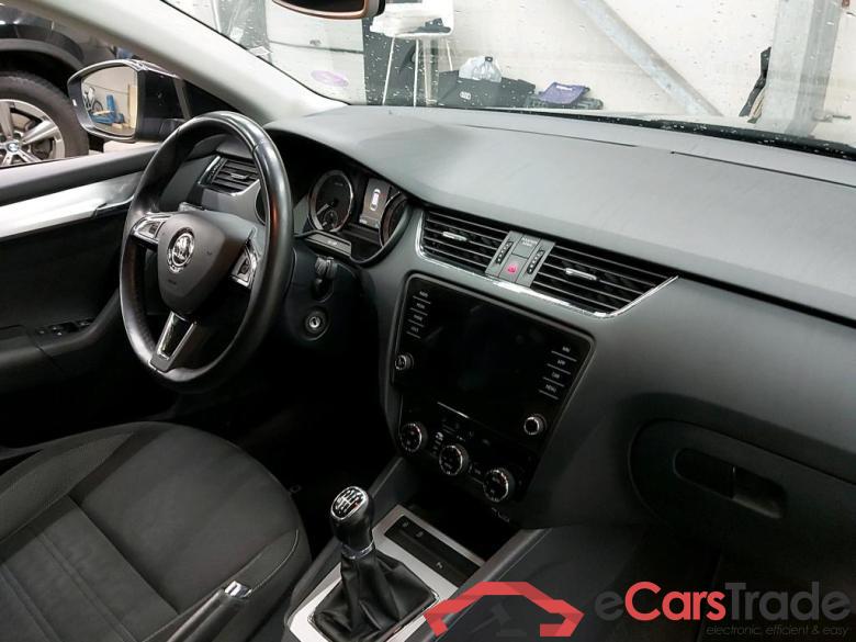 SKODA - SKO OCTAVIA COMBI TSI GreenTec 115PK Ambition & GPS & Look & Trailer Hook  * PETROL * #3