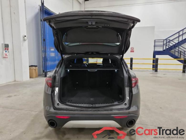 ALFA ROMEO STELVIO / 2017 / 5P / SUV 2.2 TD 190 CV SUPER BUSINESS AT8 Q4 #5