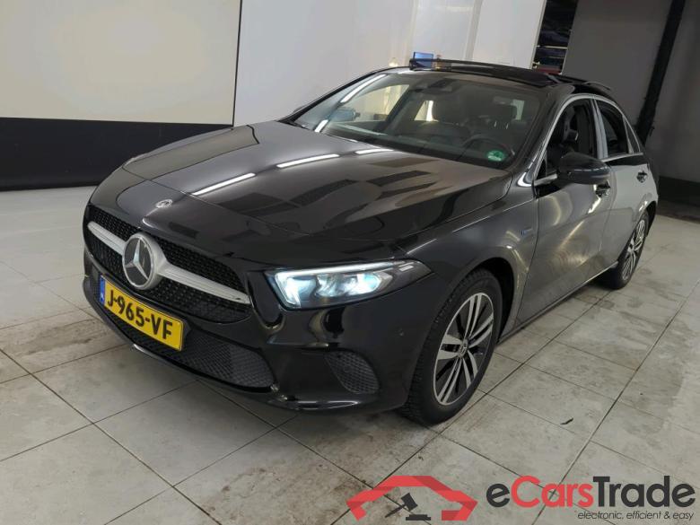 Mercedes-Benz A-Klasse Limousine A 250 e 8G-DCT Bus Sol Luxury Limited 4d + Pano #1