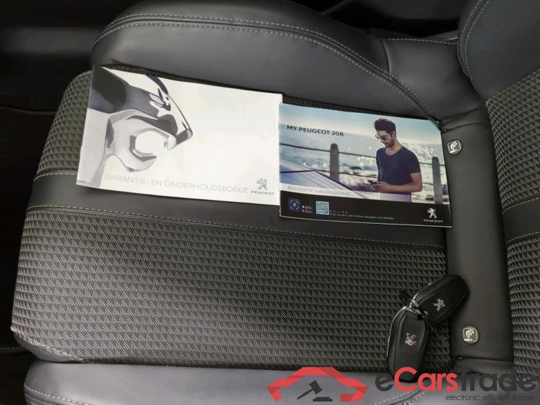 Peugeot 208 GT 1.2 PureTech 130 EAT8 5d #4