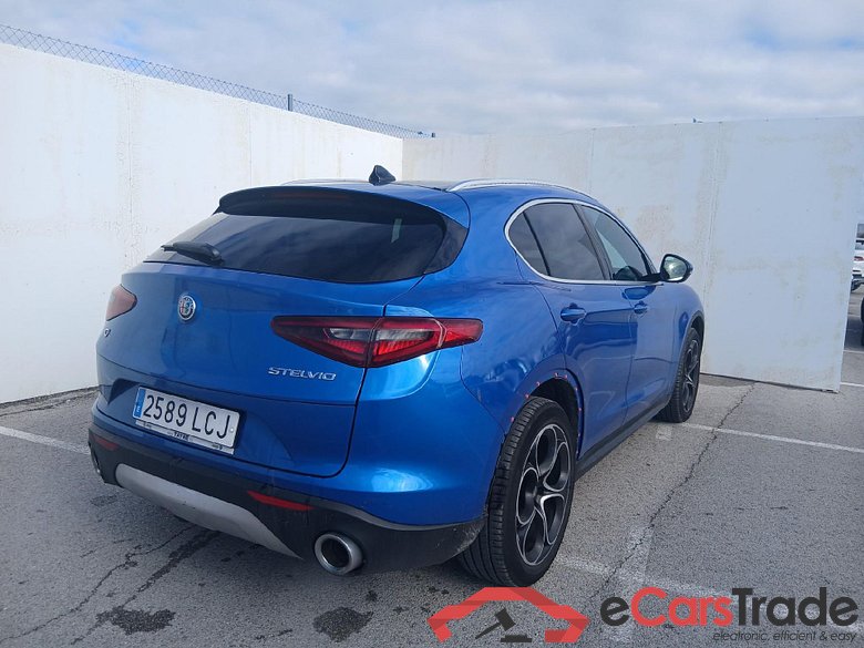 Alfa Romeo Stelvio / 2017 / 5P / todoterreno 2.0 Gasolina 206kW (280CV) Executive AWD #2