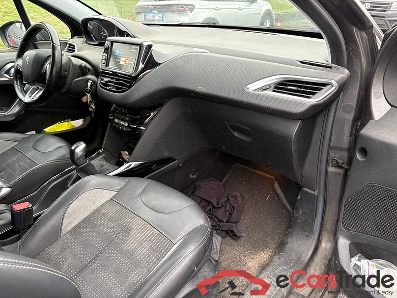 PEUGEOT 2008 1.6 BlueHDi Allure #5