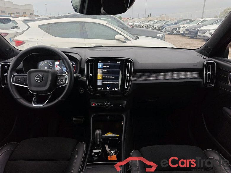 VOLVO XC40 / 2017 / 5P / todoterreno 1.5 T3 R-Design Auto #3