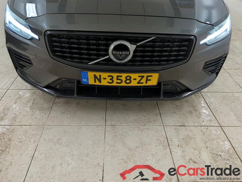 Volvo V60 Recharge T8 AWD Automaat R-Design 5d #5