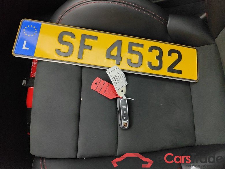 Porsche 911 Coupé Carrera 4 GTS 2d #4