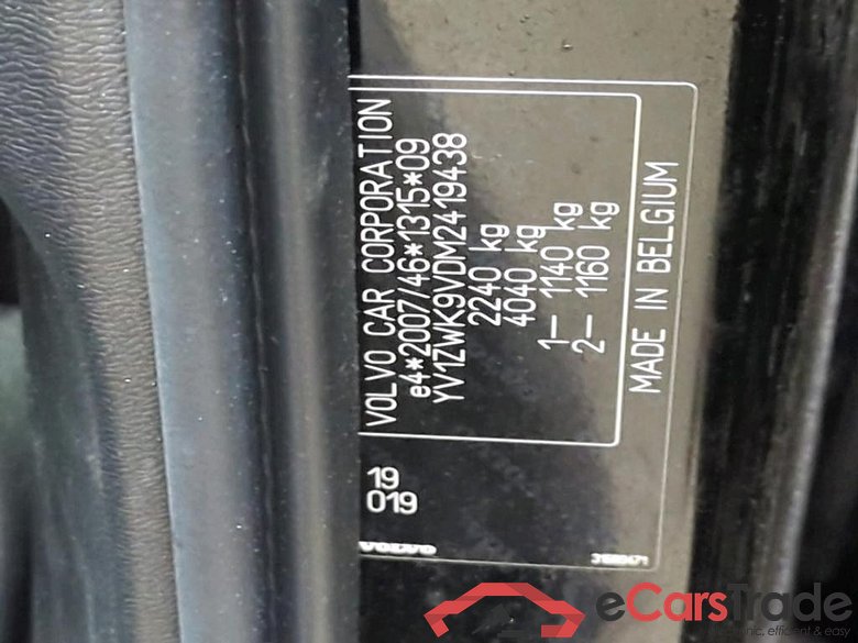 V60 Kombi Momentum Pro 2.0 B4 145KW AT8 E6d #4