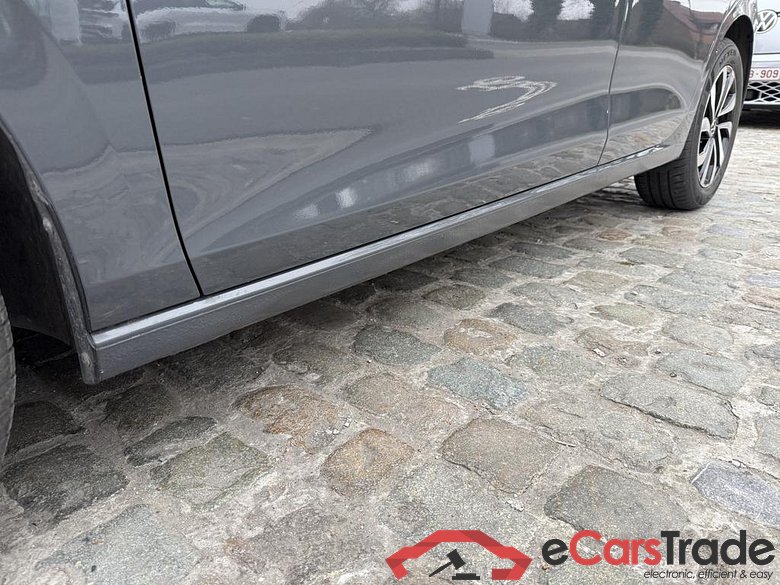 VOLKSWAGEN Golf VIII Golf ACTIVE 1.5 eTSI 96 kW (130 ch) 7 vitesses DSG #3