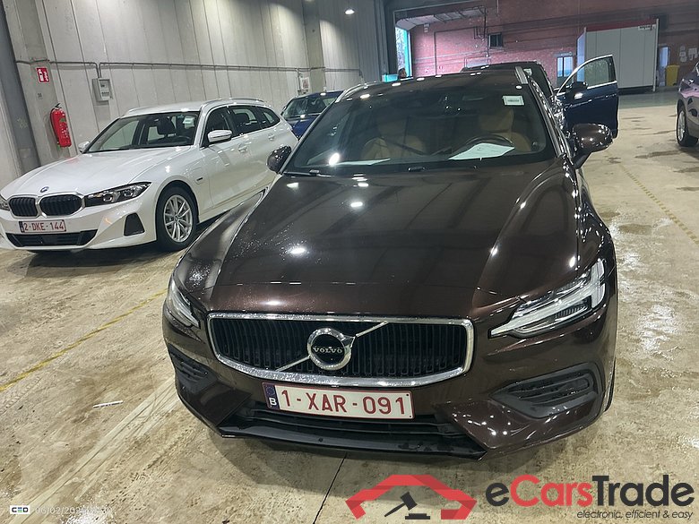 VOLVO V60 DIESEL - 2018 2.0 D3 Momentum Pro #2