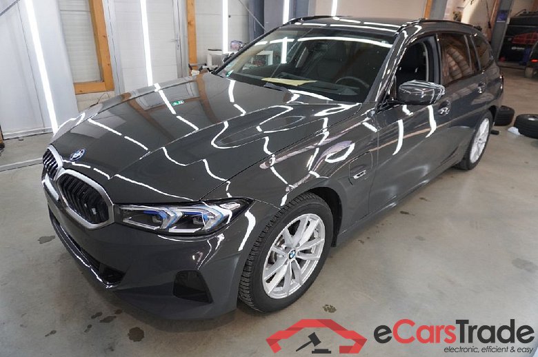 3 Touring 330 e 2.0 215KW AT8 E6d #1