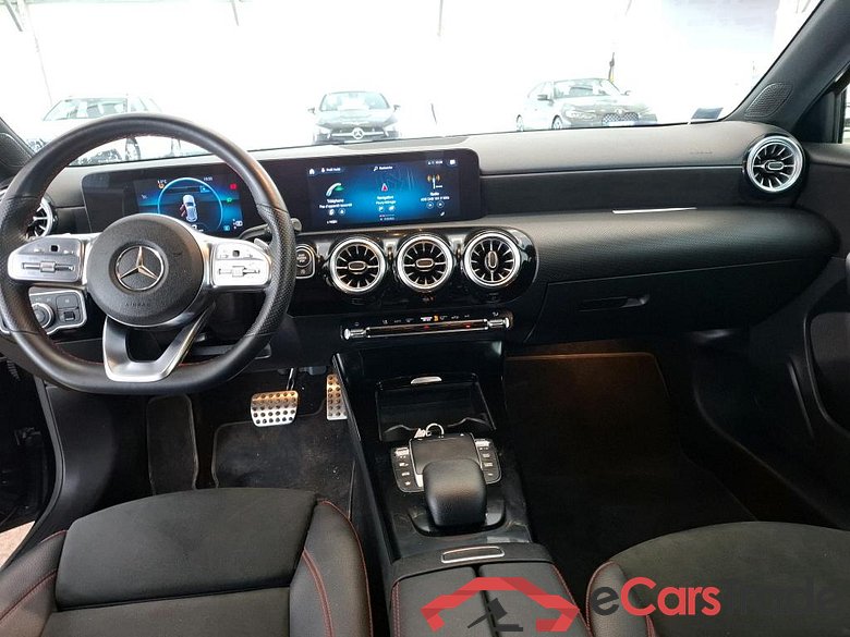 MERCEDES-BENZ Classe A Compact / 2018 / 5P / Berline A 180 AMG Line 7G-DCT #5