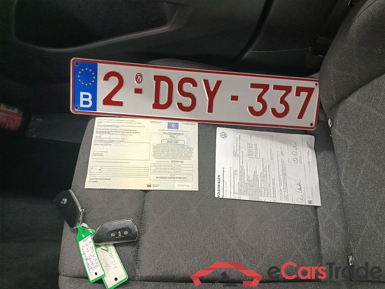 Volkswagen Golf VIII 1.0 eTSI 81kW Life Business DSG 5d #4