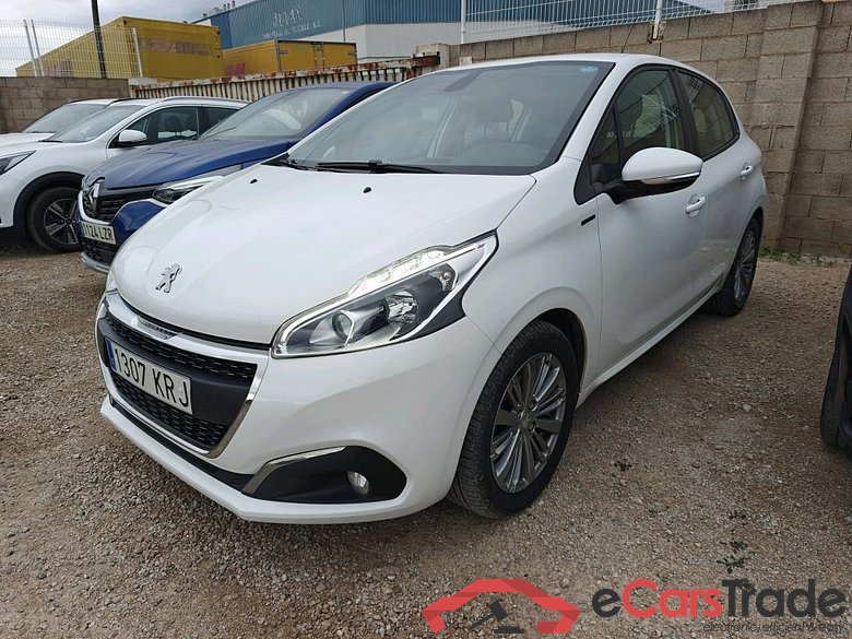 PEUGEOT 208 / 2015 / 5P / berlina con portón 5P Signature 1.2L PureTech 81KW (110CV)