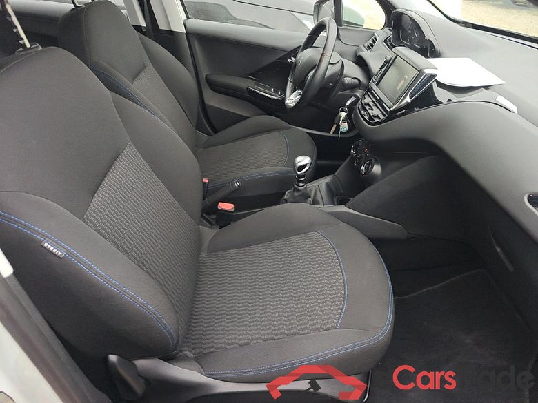 PEUGEOT 208 / 2015 / 5P / berlina con portón 5P Signature 1.2L PureTech 81KW (110CV) #6