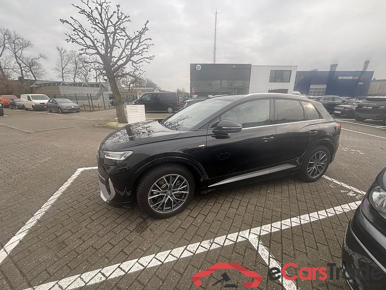 AUDI Q4 e-tron Audi Q4  S line 45 e-tron quattro 210,00 kW
