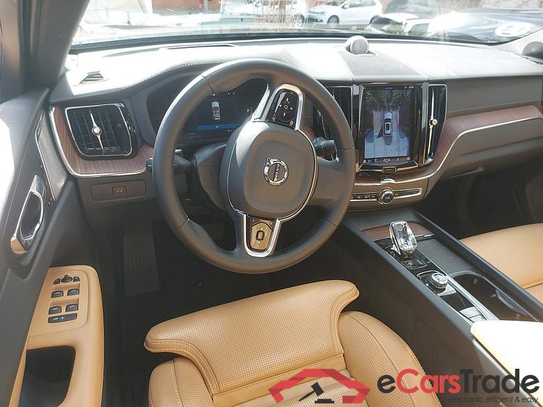 VOLVO XC60 / 2017 / 5P / todoterreno 2.0 B4 D AWD Ultimate Dark Auto #3