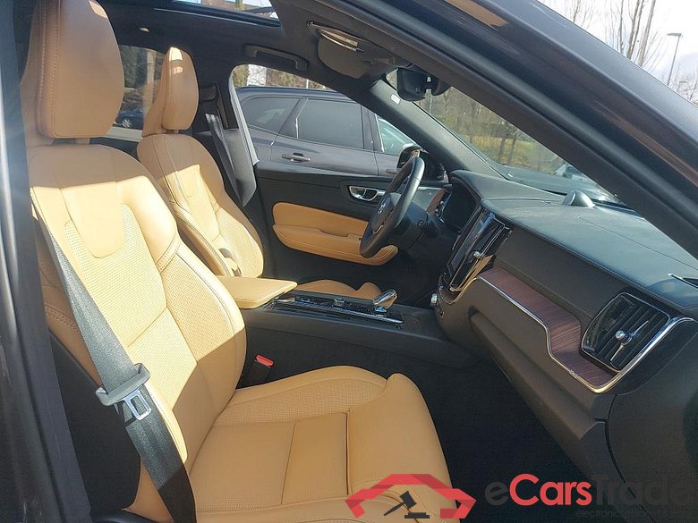 VOLVO XC60 / 2017 / 5P / todoterreno 2.0 B4 D AWD Ultimate Dark Auto #6