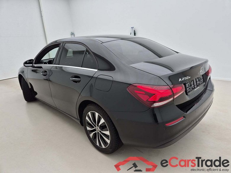 Mercedes A 250e Limo Plug-In Hybrid Aut. LED-Xenon Widescreen Navi 1/2 Sport-Leather KeylessGo Camera Klima PDC ... #4