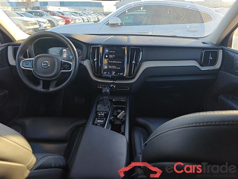 VOLVO XC60 / 2017 / 5P / todoterreno 2.0 T4 Inscription Auto #3