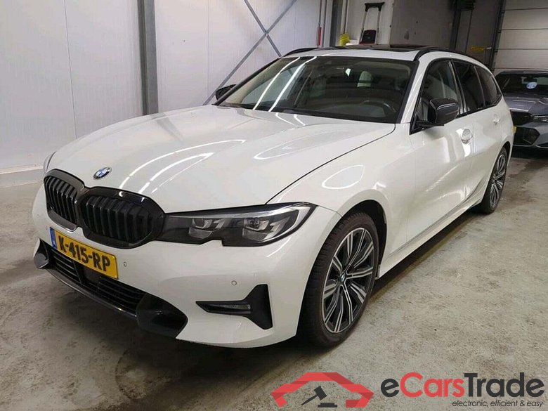 BMW 3-serie Touring 318d High Executive