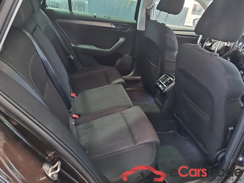 SKODA SUPERB COMBI DIESEL - 2019 1.6 CR TDi Style DSG #6