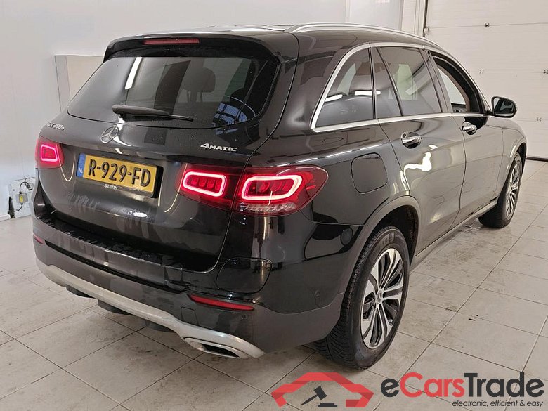 Mercedes-Benz GLC GLC 300e 4MATIC Business Solution 5d #2