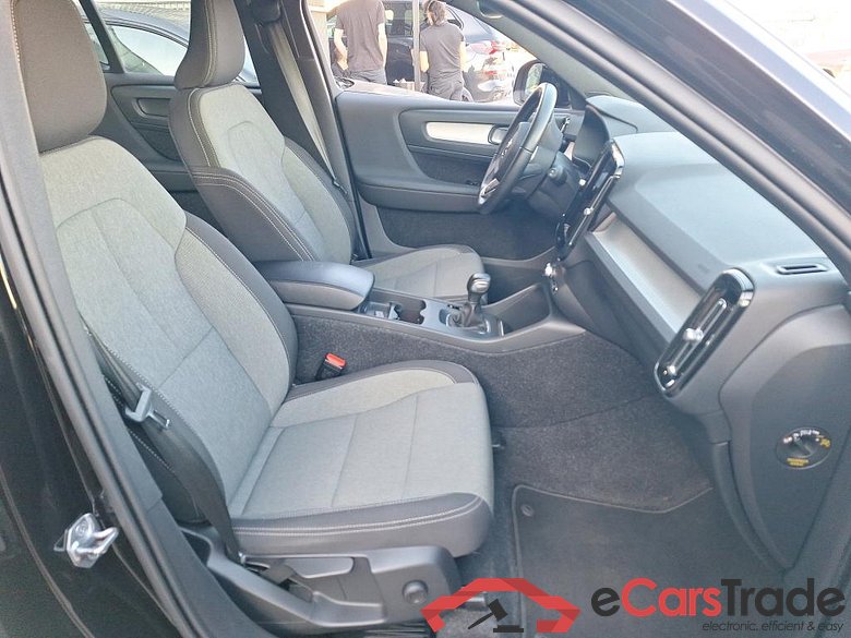 VOLVO - VOL XC40 T3 163PK Momentum Pro & Park Assist Pack   * PETROL * #3