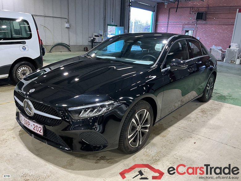 MERCEDES-BENZ A-CLASS LIMOUSINE 1.3 A 250 E BUSINESS SOLUTION DCT