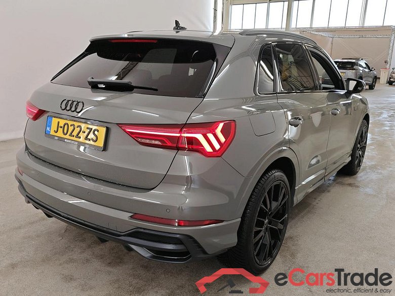 Audi Q3 35 TFSI S tronic S edition 5d + Optiekpakket zwart #2