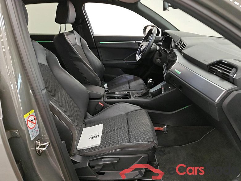 Audi Q3 35 TFSI S tronic S edition 5d + Optiekpakket zwart #3