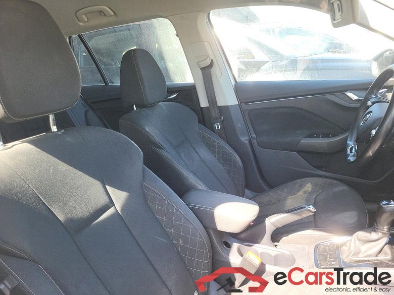 SKODA KAMIQ 1.0 TSI 81kW (110CV) DSG Ambition #6