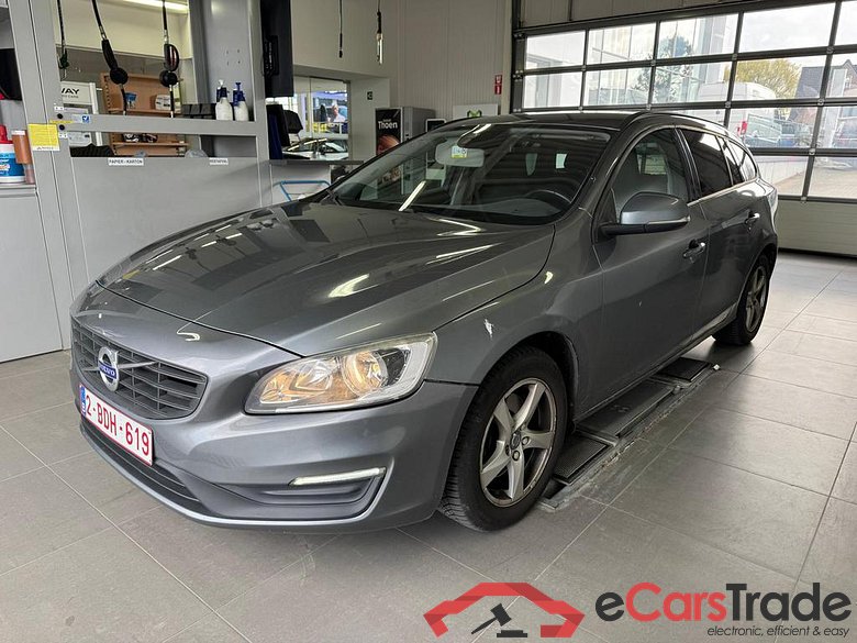VOLVO V60 2.0 D3 Kinetic #1