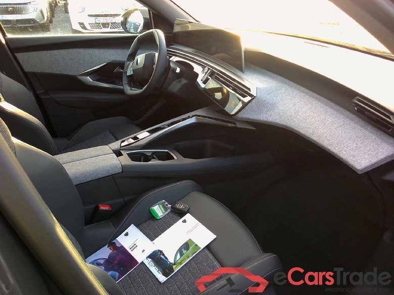 Peugeot 5008 Allure Hybrid 136 e-DCS6 (1.2L) #3