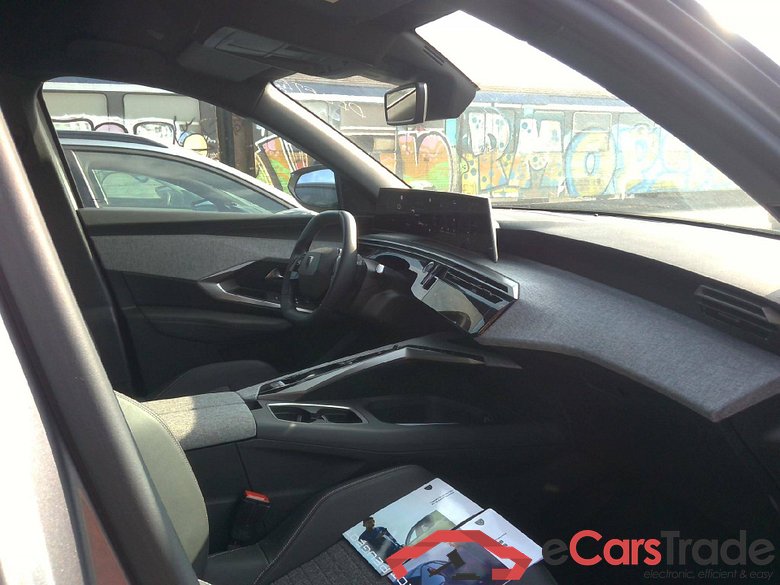 Peugeot 5008 Allure Hybrid 136 e-DCS6 (1.2L) #3